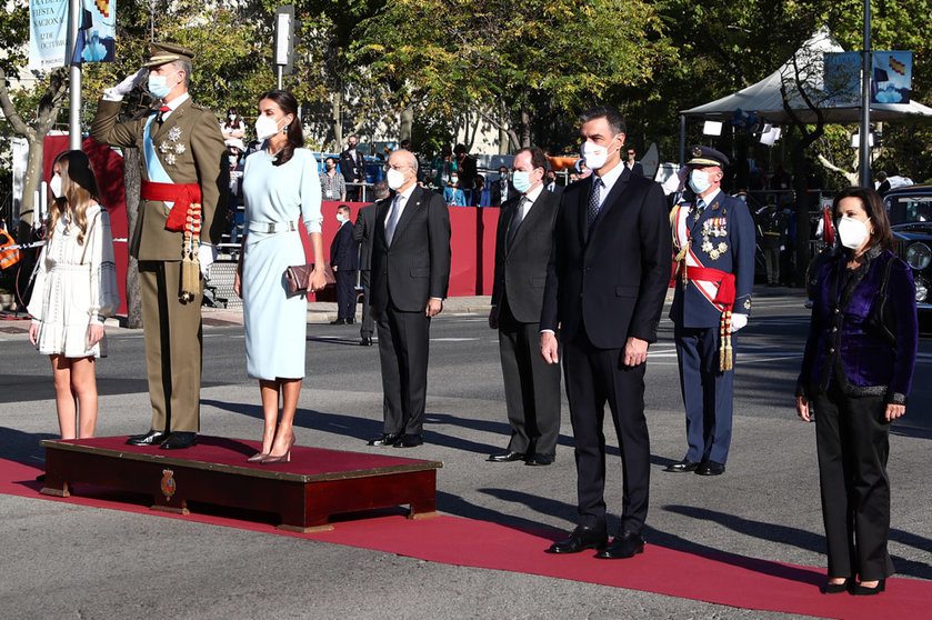 Prime Minister Pedro Sanchez, along with the royal couple Felipe and Letizia and the Minister of Defense, Margarita Robles. Photo: Twitter/@desdelamoncloa.