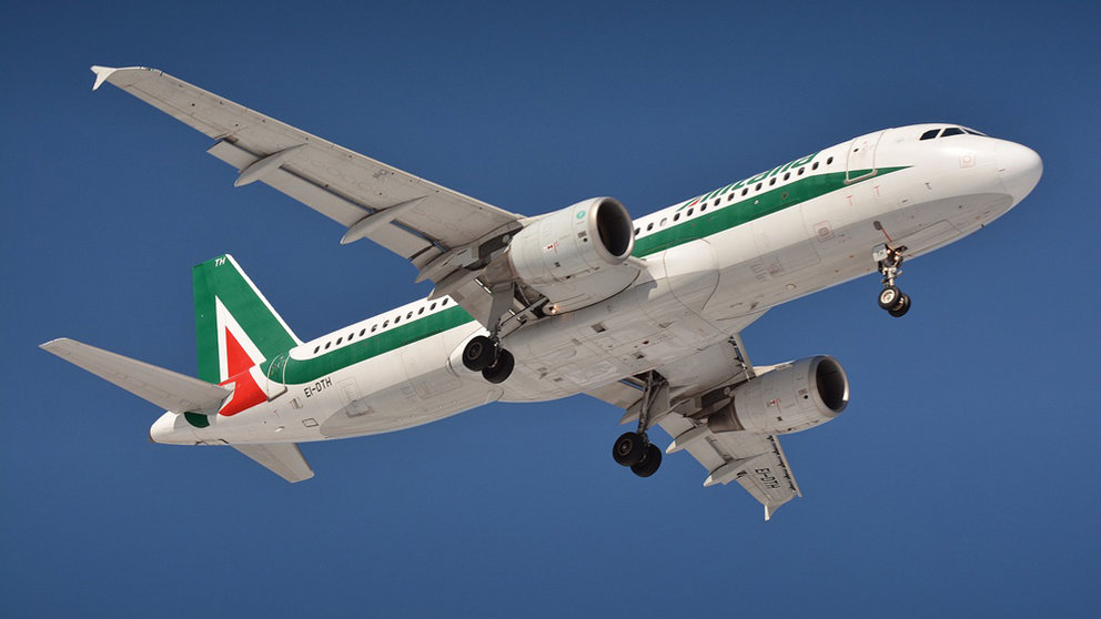 An Alitalia aircraft in flight. Photo: Pixabay.