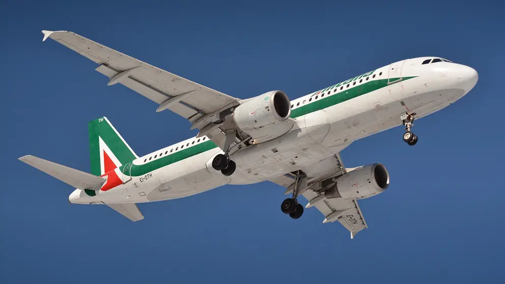 An Alitalia aircraft in flight. Photo: Pixabay.