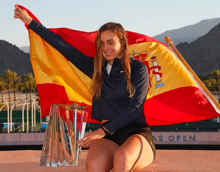 17 October 2021, US, Indian Wells: Spainsh tennis player Paula Badosa celebrates after winning the Women's Singles final match of the BNP Paribas Open Tennis Tournament against Belarus' Victoria Azarenka at the Indian Wells Tennis Garden. Photo: Charles Baus/CSM via ZUMA Wire/dpa