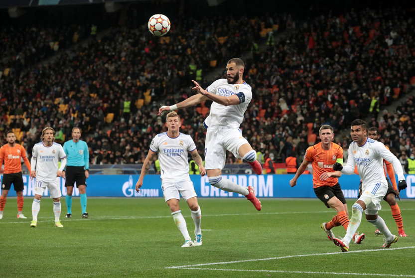 19 October 2021, Ukraine, Kyiv: Real Madrid's Karim Benzema (C) in action during the UEFA Champions League Group D soccer match between FC Shakhtar Donetsk and Real Madrid CF at National Sports Complex. Photo: -/ukrin/dpa