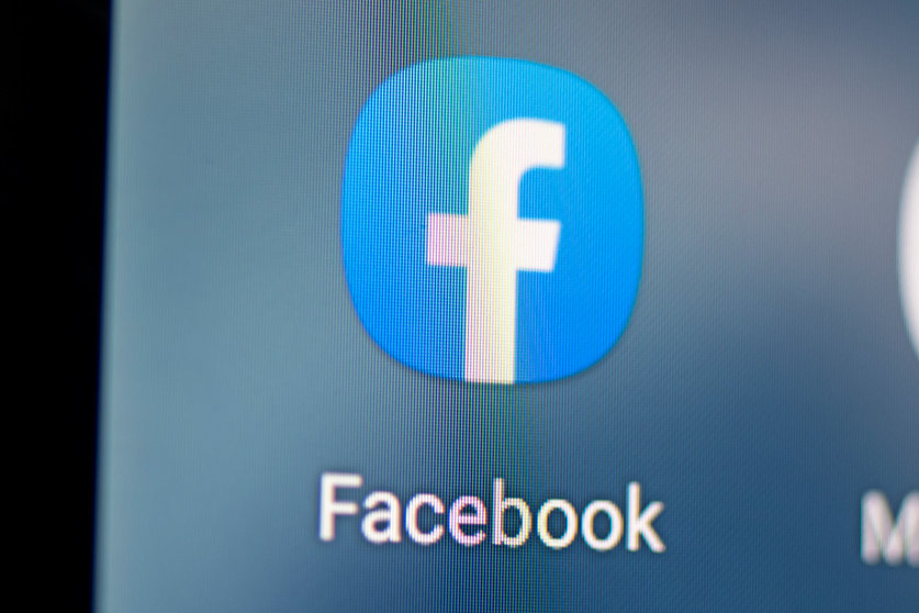 FILED - 28 April 2021, Berlin: The logo of the Facebook app is seen on the screen of a smartphone. Facebook intends to change its name, according to a report by US technology website The Verge published on Wednesday. Photo: Fabian Sommer/dpa