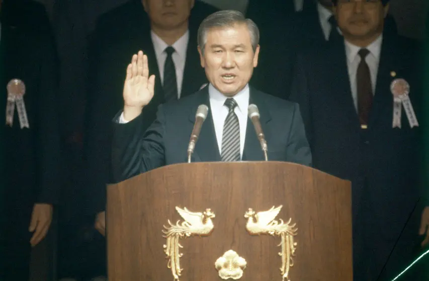 FILED - 25 February 1988, South Korea, Seoul: President Roh Tae-woo is sworn in as South Korea's new president at his inauguration ceremony in Seoul. Roh, who served as president from 1988-1993, died at the age of 88. Photo: -/YNA/dpa