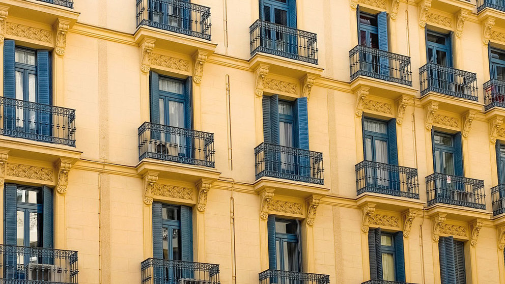Facade of a residential building in Madrid. Photo: Pixabay.