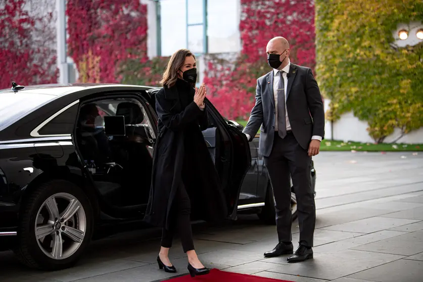 27 October 2021, Berlin: Finland's Prime Minister Sanna Marin arrives at the Federal Chancellery for a meeting with acting German Chancellor Angela Merkel. Photo: Fabian Sommer/dpa