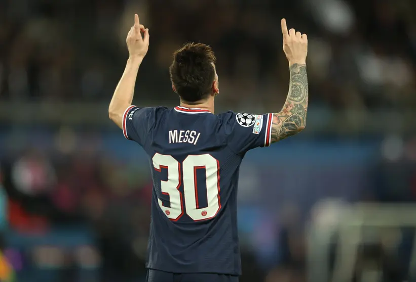 19 October 2021, France, Paris: PSG's Lionel Messi celebrates scoring his side's second goal during the UEFA Champions League Group A soccer match between Paris Saint-Germain FC and RB Leipzig at Le Parc des Princes Stadium. Photo: Jan Woitas/dpa