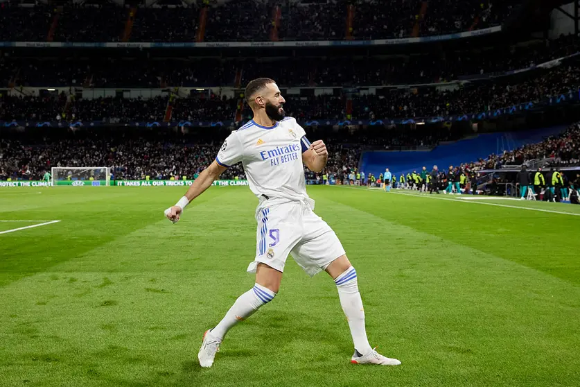 03 November 2021, Spain, Madrid: Real Madrid's Karim Benzema celebrates scoring his side's second goal during the UEFA Champions League Group D soccer match between Real Madrid CF and FC Shakhtar Donetsk at Santiago Bernabeu Stadium. Photo: Ruben Albarran/ZUMA Press Wire/dpa.