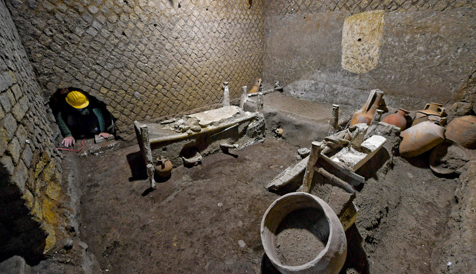 04 November 2021, Italy, Pompei: A general view of a still intact slaves room after it was discovered at the villa of Civita Giuliana in Pompeii. Photo: Ciro Fusco/ANSA via ZUMA Press/dpa,