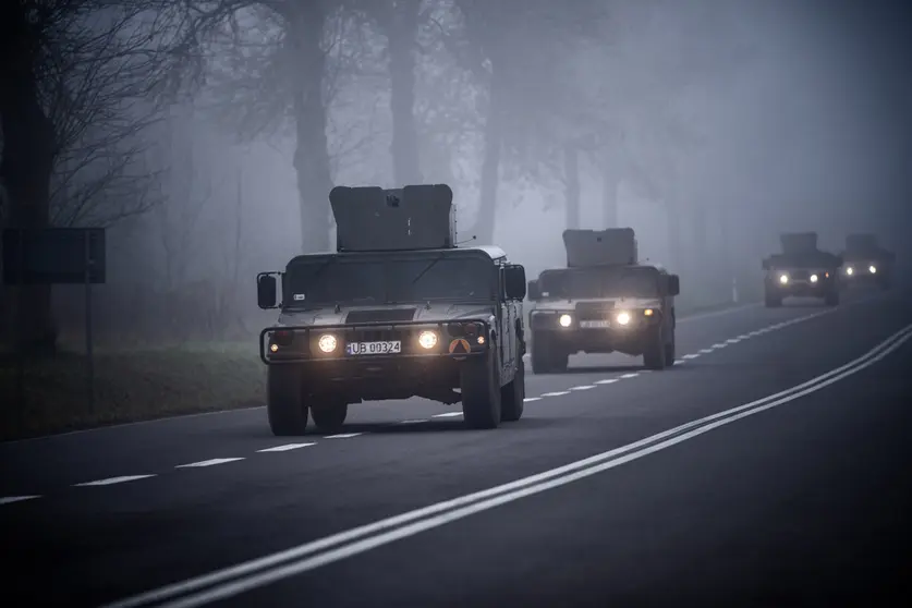 11 November 2021, Poland, Kuznica: Humvees of the Polish Army are on their way to the Kuznica border crossing on the border between Poland and Belarus. The migration crisis involving refugees trying to enter the European Union via Belarus has escalated on Poland's border with Belarus. Photo: Michael Kappeler/dpa.