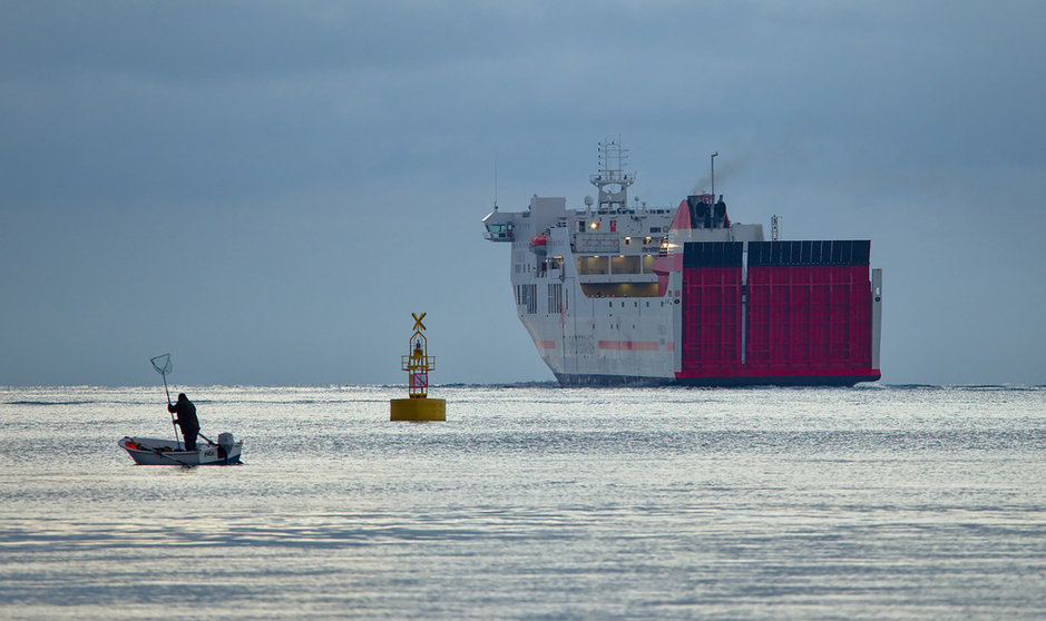 A ferry sails off the coast of Mallorca. Photo: Pixabay.