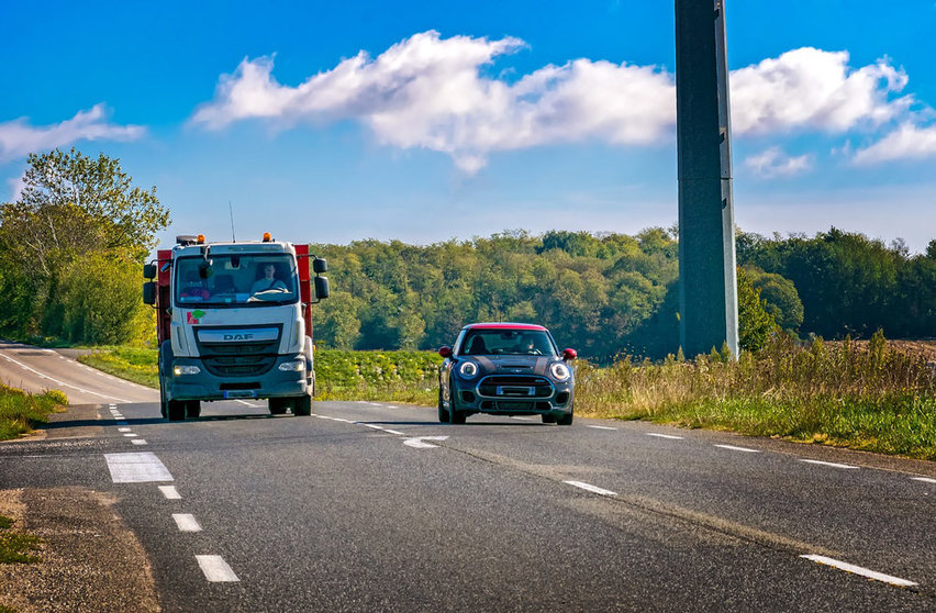 A car overtaking a truck on a conventional road. Photo: Pixabay.