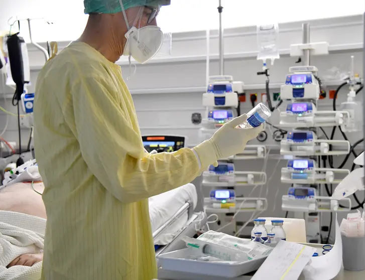 A hospital worker cares for a Covid-19 patient in a Salzburg, Austria, hospital. Austria is facing another nationwide lockdown, according to several local media reports. Photo: Barbara Gindl/dpa.