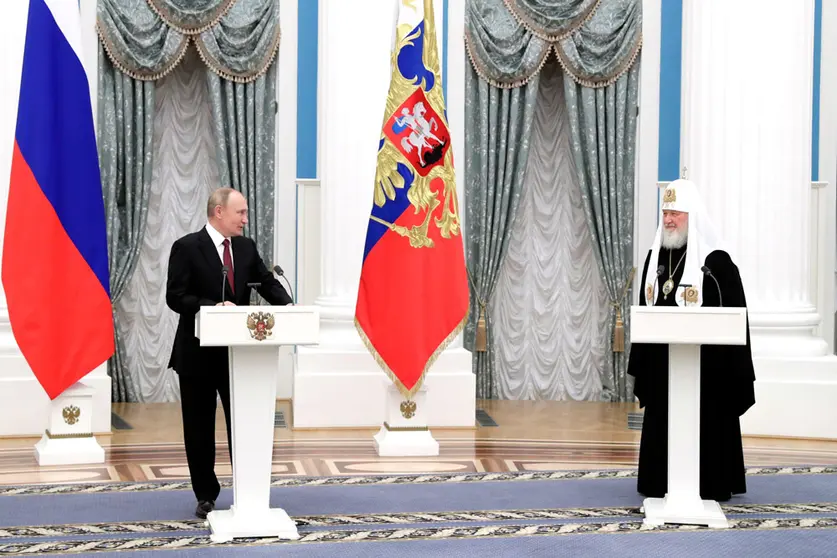 HANDOUT - 20 November 2021, Russia, Moscow: Russian President Vladimir Putin (L) and Patriarch Kirill of Moscow and All Russia attend a ceremony where the later was decorated with the highest state award in Russia, the Order of St Andrew the Apostle the First-Called, at St Catherine’s Hall of the Kremlin. Photo: -/Kremlin/dpa - ATTENTION: editorial use only and only if the credit mentioned above is referenced in full.