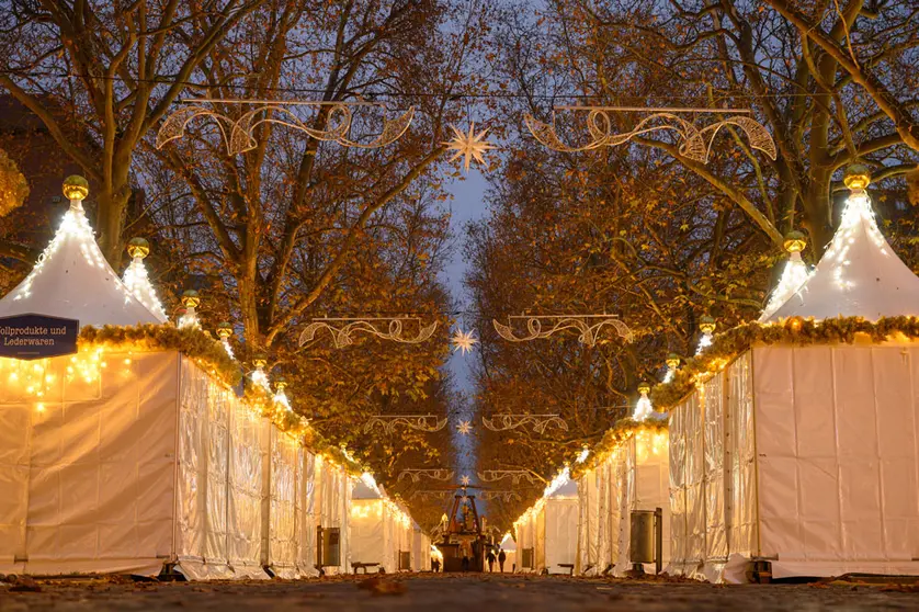 Closed vendors' tents at the Augustusmarkt in Dresden. All Christmas markets in Saxony have been cancelled as a precaution. Photo: Robert Michael/dpa-Zentralbild/dpa.