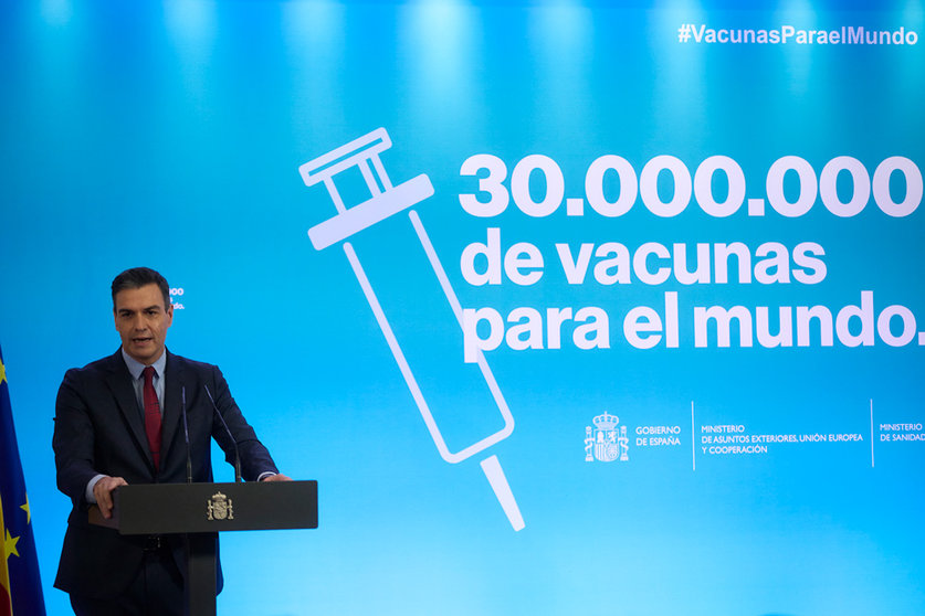 22 November 2021, Spain, Madrid: Spanish Prime Minister Pedro Sanchez, deligvers a speech at the event 'Solidarity vaccination: fulfilling commitments', at La Moncloa. Photo: Jesús Hellín/EUROPA PRESS/dpa.