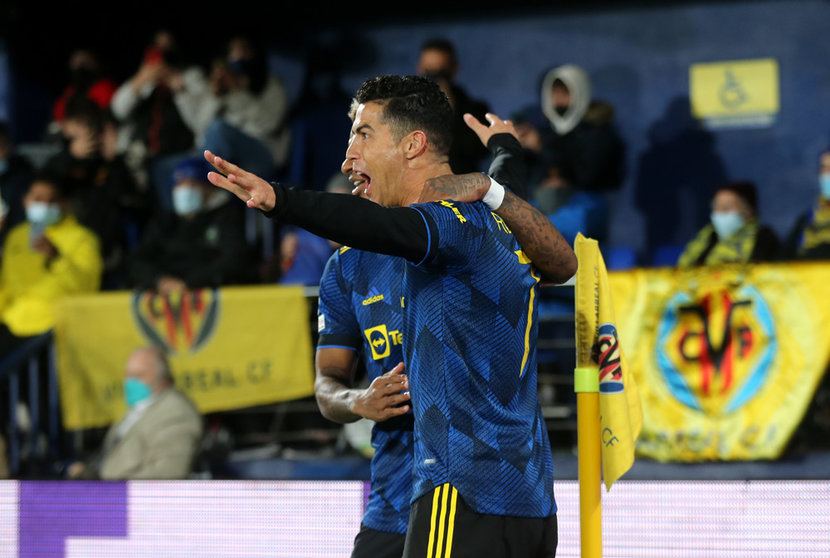 Manchester United's Cristiano Ronaldo celebrates scoring his side's first goal during the UEFA Champions League Group F soccer match between Villarreal and Manchester United at the Estadio de la Ceramica. Photo: Isabel Infantes/PA Wire/dpa.