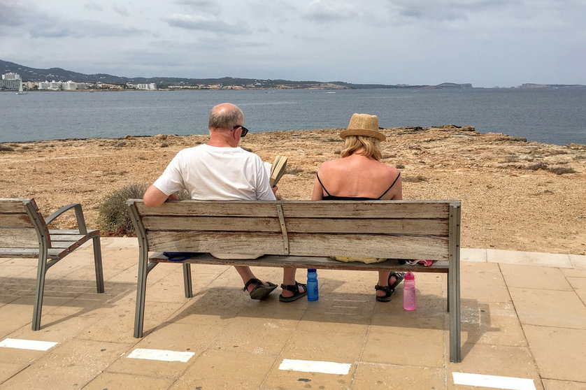 A retired couple on vacation in Ibiza. Photo: Pixabay.
