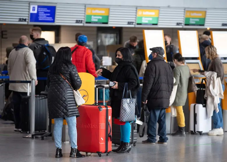 Passengers wait in front of the check-in counters at Frankfurt Airport. German authorities announced restrictions on flights to South Africa on Friday, amid fears of a new virus variant there, even as they work to shore up its health care network amid a pandemic virus wave already infecting tens of thousands new people every day. Photo: Boris Roessler/dpa.