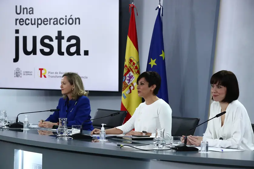 11/30/2021. The Minister of Territorial Policy and Government Spokesperson, Isabel Rodríguez, the First Vice President and Minister of Economic Affairs and Digital Transformation, Nadia Calviño, and the Minister of Science and Innovation, Diana Morant, have appeared at a press conference at the end of the meeting of the Council of Ministers. Photo: La Moncloa.