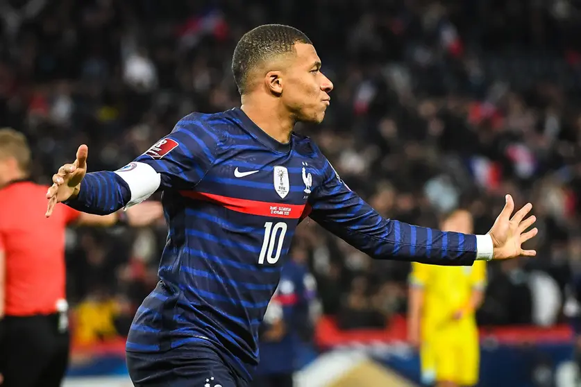 13 November 2021, France, Paris: France's Kylian Mbappe celebrates scoring a goal during the 2022 FIFA World Cup European qualifiers Group E soccer match between France and Kazakhstan at Parc des Princes stadium. Photo: Matthieu Mirville/ZUMA Press Wire/dpa.