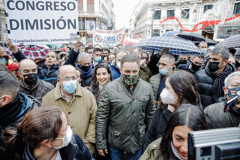 27 November 2021, Spain, Madrid: Leader of the Spanish far-right party Vox, Santiago Abascal (C) joins a demonstration against the reform of the Citizen Security Law known as (Gag Law). Photo: Carlos Luján/EUROPA PRESS/dpa.