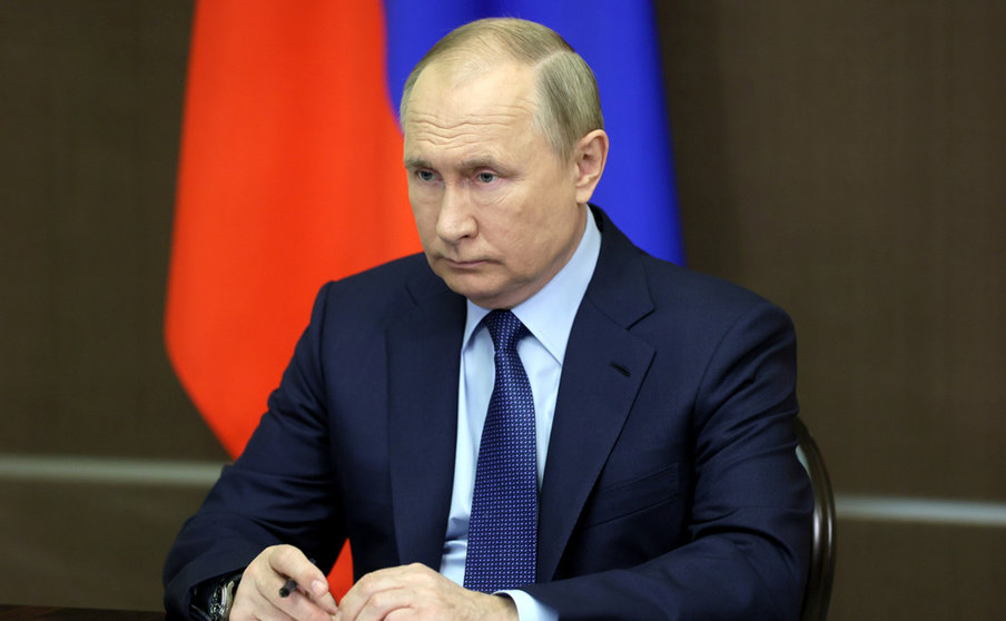 HANDOUT - Russian President Vladimir Putin chairs a meeting with members of the government via a video link. Photo: -/Kremlin/dpa - ATTENTION: editorial use only and only if the credit mentioned above is referenced in full.