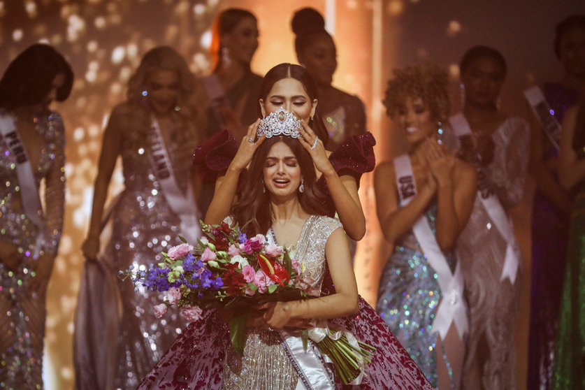 Miss India Harnaaz Sandhu reacts as she is crowned as Miss Universe during the 70th Miss Universe beauty pageant in Israel's southern Red Sea coastal city of Eilat. Photo: Ilia Yefimovich/dpa.