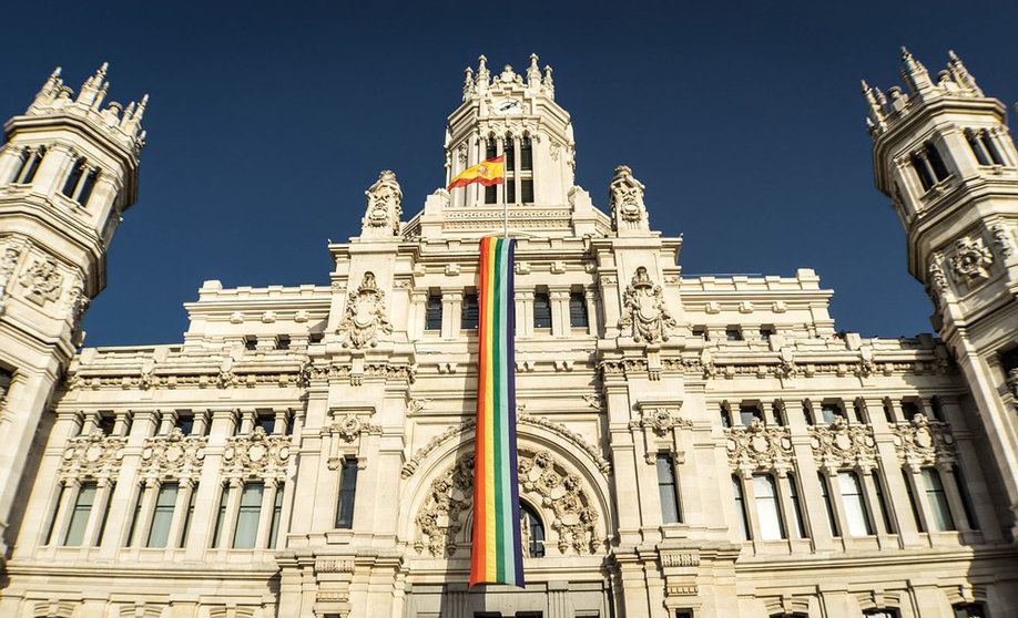 A rainbow flag at the Madrid City Hall. Photo: Pixabay.