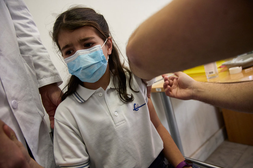 15 December 2021, Spain, Madrid: A girl receives a dose Coronavirus vaccine at La Paz Hospital in Madrid. Photo: Jesús Hellín/EUROPA PRESS/dpa.