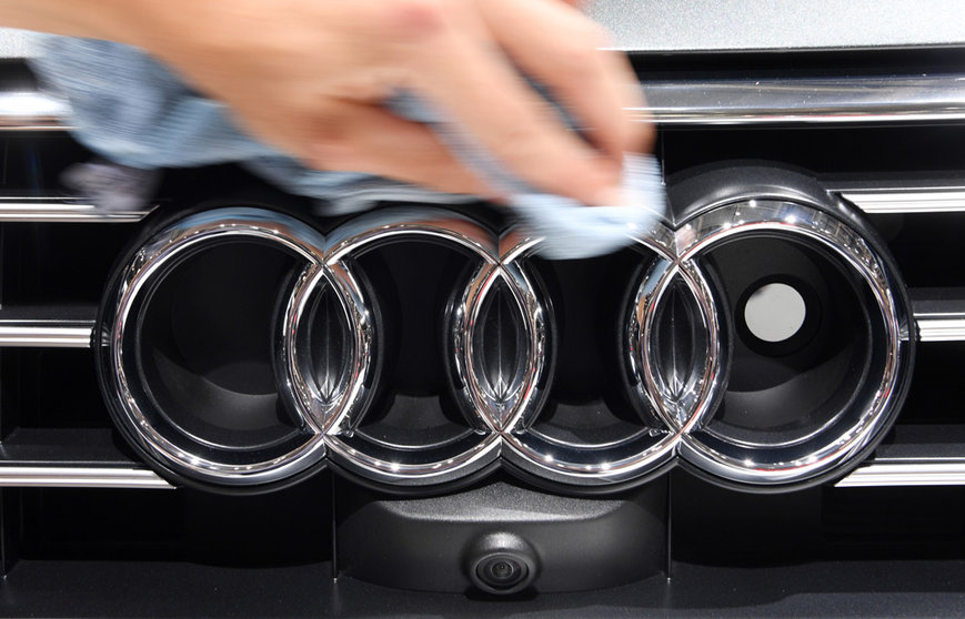 FILED - 02 October 2018, France, Paris: An Audi logo is polished on the first press day at the Paris International Motor Show. The German car manufacturer Audi plans to invest around 18 billion euros (20 billion dollars) in the development of electric cars by 2026. Photo: Uli Deck/dpa.