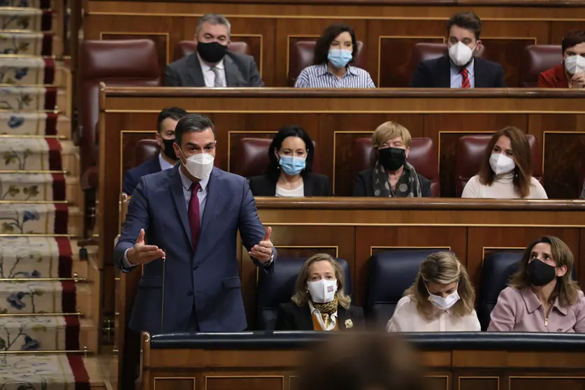 22 December 2021, Spain, Madrid: Spanish Prime Minister Pedro Sanchez (L) speaks during a Government control session at the Congress of Deputies of Spain. Photo: Marta Jara/EUROPA PRESS/dpa.