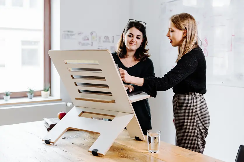 Women working in an office. Photo: Pixabay.