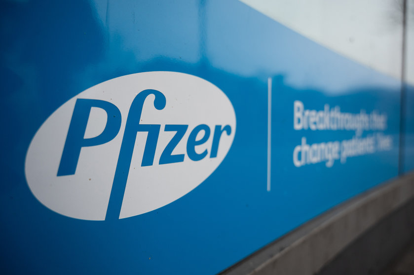 FILED - 23 January 2021, Berlin: Pfizer's logo is seen displayed at one of its corporate offices. Britain's Medicines and Healthcare products Regulatory Agency (MHRA) said on Friday that it has approved Pfizer's Oral Covid-19 antiviral medicine, Paxlovid, for people with mild to moderate Covid-19 who are at high risk of developing severe cases. Photo: Christophe Gateau/dpa.