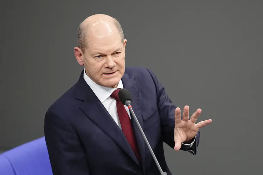 FILED - 12 January 2022, Berlin: German Chancellor Olaf Scholz speaks to members of parliament during the government's questioning at the start of the three-day debate on the policies of the traffic light coalition in the German parliament (Bundestag). Scholz is due to travel to Spain on Monday for talks about handling the pandemic, in his first trip abroad of the year. Photo: Kay Nietfeld/dpa.