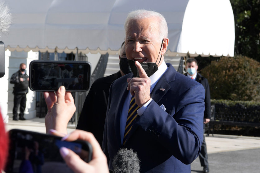 11 January 2022, US, Washington: US President Joe Biden speaks with the media before departing to joint Base Andrews in route to Atlanta, at south Lawn/White House. Photo: Lenin Nolly/ZUMA Press Wire/dpa.