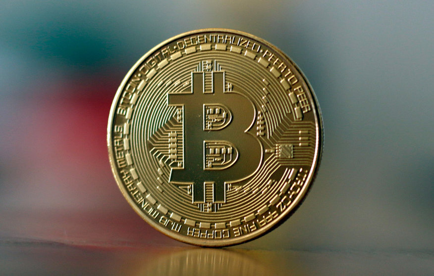 FILED - Illustration - A bitcoin is pictured on a table. The International Monetary Fund (IMF) has urged El Salvador to abandon Bitcoin as a means of payment. Photo: Ina Fassbender/dpa.