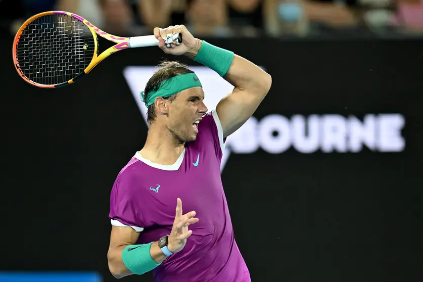 28 January 2022, Australia, Melbourne: Spanish tennis player Rafael Nadal in action against Italy's Matteo Berrettini during their men's singles semifinal tennis match on Day 12 of the 2022 Australian Open at Melbourne Park. Photo: Joel Carrett/AAP/dpa.