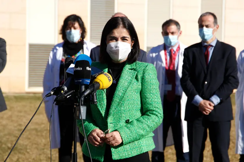 28 January 2022, Spain, Palma: Spanish Health Minister Carolina Darias (C) speaks during a press confernece during her visit to the Son Llatzer University Hospital. Photo: Isaac Buj/EUROPA PRESS/dpa.