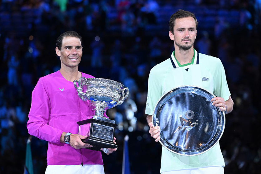 31 January 2022, Australia, Melbourne: Spanish tennis player Rafael Nadal (L) holds the Norman Brookes Challenge Cup after winning the men's singles final tennis match of the Australian Open against Russia's Daniil Medvedev (R). Photo: Dean Lewins/dpa.