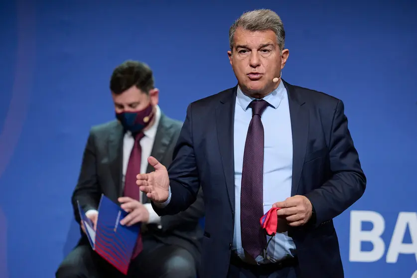 01 February 2022, Spain, Barcelona: FC Barcelona President Joan Laporta (R) speaks during the Forensic press conference at Auditori 1989. Photo: Gerard Franco Crespo/DAX via ZUMA Press Wire/dpa.