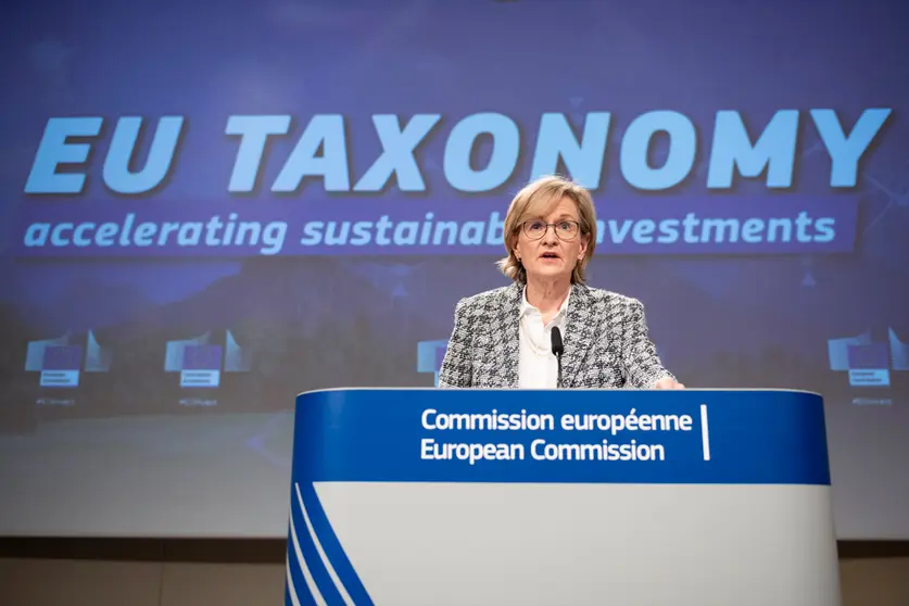 HANDOUT - 02 February 2022, Belgium, Brussels: European Financial Services Commissioner Mairead McGuinness speaks during a press conference in Brussels. Photo: Lukasz Kobus/European Commission/dpa - ATTENTION: editorial use only and only if the credit mentioned above is referenced in full.