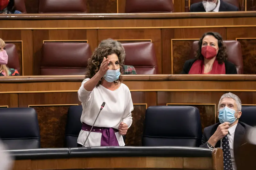 22/12/2021. Finance Minister María Jesús Montero speaks at the lower house of Parliamente (Congreso de los Diputados). Photo: Eva Ercolanese/PSOE.