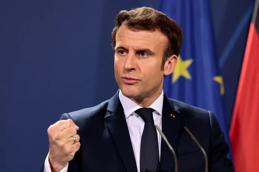 08 February 2022, Berlin: French President Emmanuel Macron speaks during a press conference ahead of a meeting of the so-called Weimar Triangle with Polish President Andrzej Duda and German Chancellor Olaf Scholz (Not Pictured), about the Russia-Ukraine crisis. Photo: Hannibal Hanschke/Reuters/Pool/dpa.