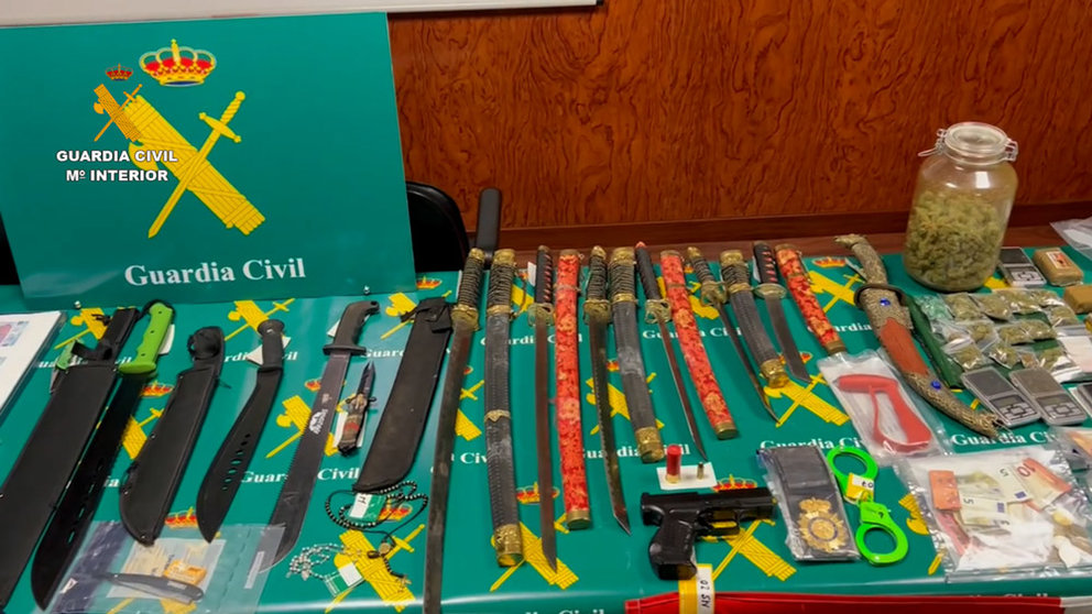 Knives, machetes and other items seized by the Civil Guard in a police operation against the Dominican Dont Play gang. Photo: Guardia Civil.