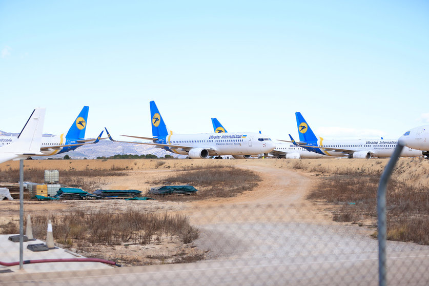 15 February 2022, Spain, Vilanova D'alcolea: The five Ukrainian Boeign 737-800 aircraft that landed at Castellon airport in light of the political situation in Ukraine and Russia. Following US warnings of a possible imminent start of war, Ukrainian carrier Ukraine International Airlines (UIA) has had aircraft brought out of the country. Photo: Carme Ripollés/EUROPA PRESS/dpa.