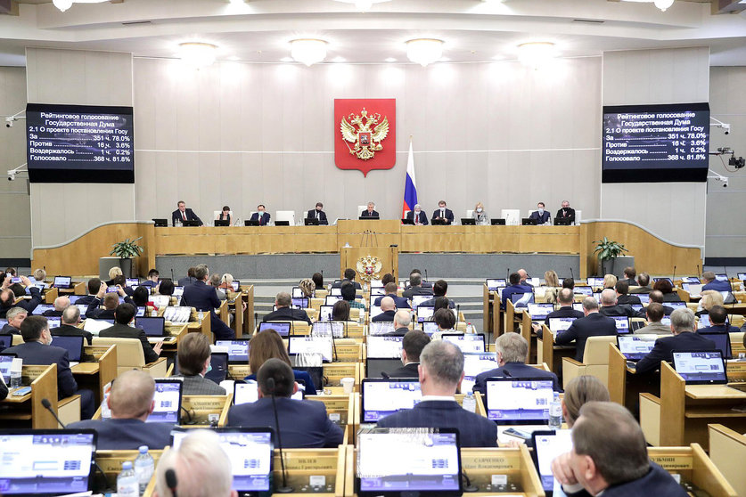 HANDOUT - 15 February 2022, Russia, Moscow: A general view during a plenary session at the Russia's lower house of parliament (State Duma). Russian lawmakers on Tuesday called on President Vladimir Putin to recognize the two breakaway eastern Ukrainian regions of Luhansk and Donetsk as "people's republics." Photo: -/Russian parliament/dpa - ATTENTION: editorial use only and only if the credit mentioned above is referenced in full.