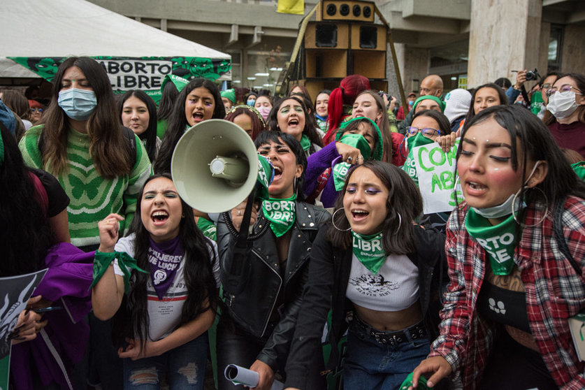 09 February 2022, Colombia, Bogota: Pro-Choice feminist movements demonstrate in the outskirts of the Constitutional Court in support of the decriminalization of abortions in Colombia. Photo: -/LongVisual via ZUMA Press Wire/dpa.
