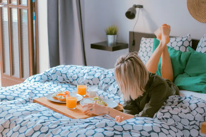 A traveler has breakfast in her hotel room in Barcelona. Photo: Unsplash/File photo.