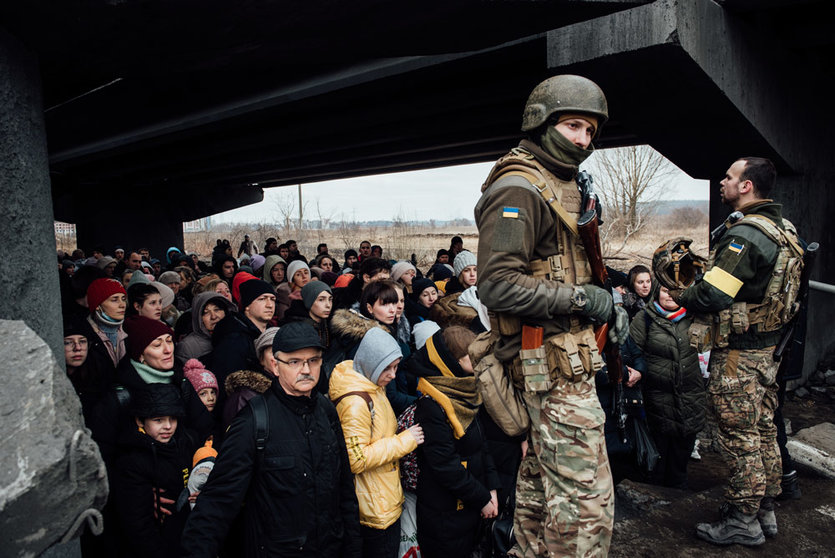 05 March 2022, Ukraine, Irpin: Residents of Irpin in the north of Kiev flee their city under Russian shelling. Photo: Adrien Vautier/Le Pictorium Agency via ZUMA/dpa.