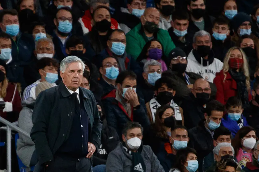 05 March 2022, Spain, Madrid: Real Madrid coach Carlo Ancelotti stands on the touchlines during the Spanish La Liga soccer match between Real Madrid and Real Sociedad at Santiago Bernabeu Stadium. Photo: Pablo Garcia/DAX via ZUMA Press Wire/dpa.